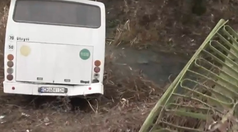 Кадри БТВУжасен инцидент е станал в Сливенското село Желю Войвода.Автобус