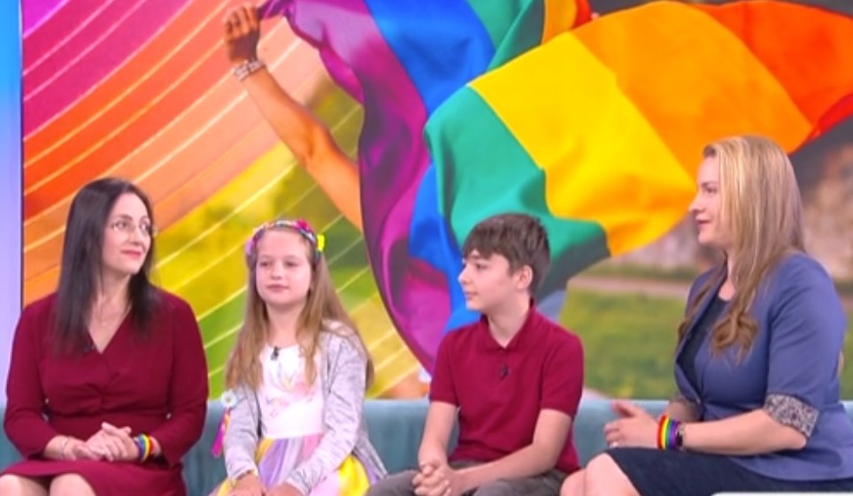 кадри bTV: Галина, Елена и двете им деца: Ние сме