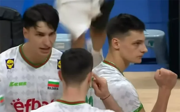 Кадър ютубБратя Николови продължават устремено към върха във волейбола И